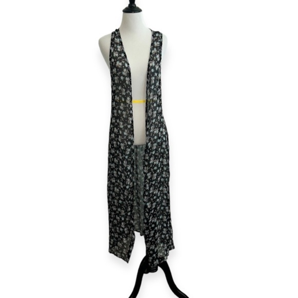 5/$30 🎈HIP small floral sleeveless kimono‎